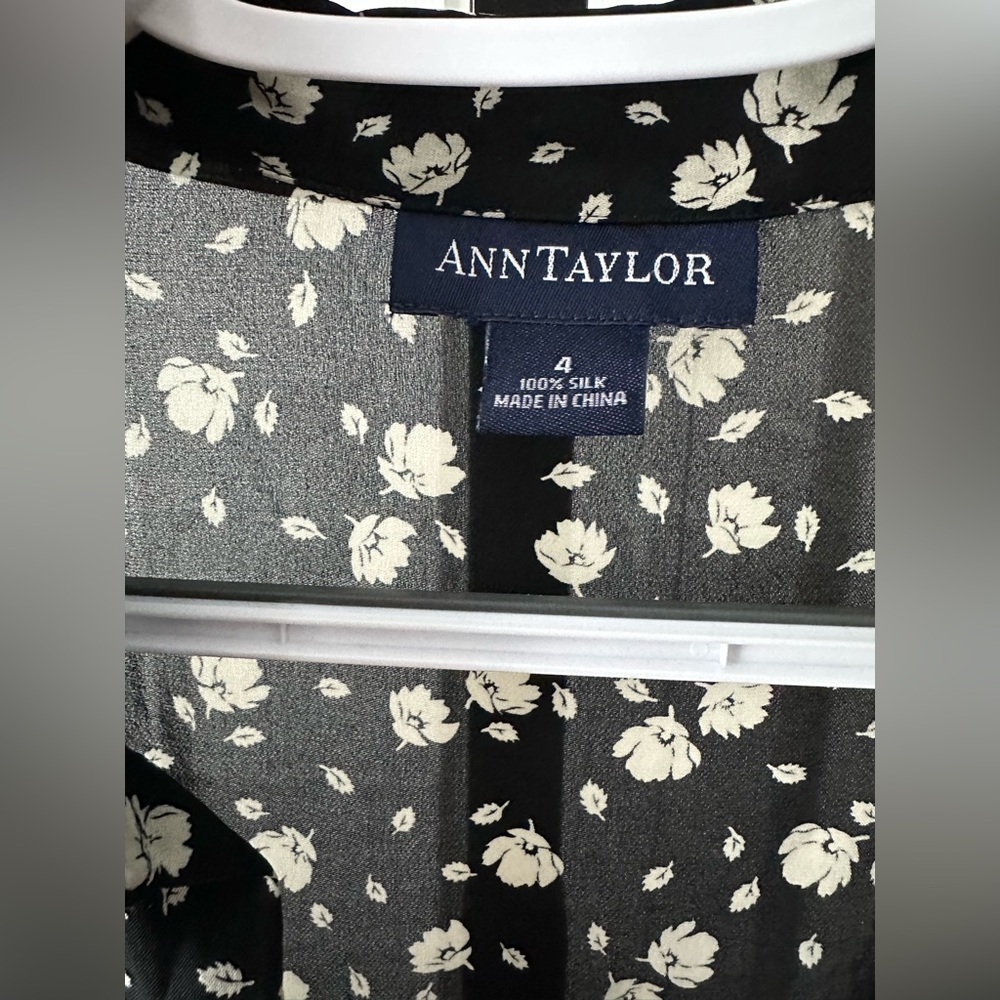Ann Taylor Black and White Floral silk blouse - Picture 12 of 13